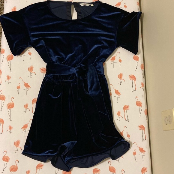Vineyard Vines 🐳 Flutter Sleeve Velvet Romper EUC Size Small - Picture 5 of 9